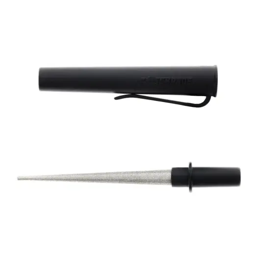 Diamantový brousek Schrade Hone Cone Kapesní diamantový brousek Schrade je určen pro broušení všech typů nožů, včetně zoubkatých. Kryt z odolného plastu s kapesním klipem. Délka 11,4 cm. Vhodný pro každodenní nošení.